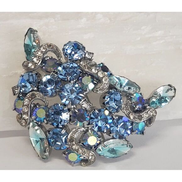 VTG Aurora Borealis Brooch Pin Powder Blue Rhinestones & Crystals Glowing Silver - Picture 3 of 16